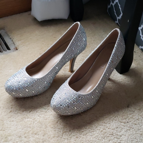 Delicacy Silver Rhinestone Heels - Picture 3 of 6